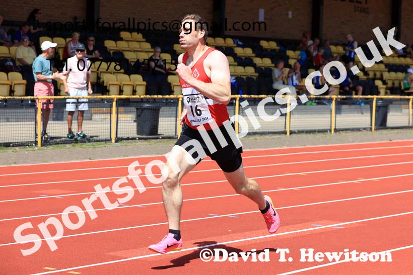 Mens 400 metres, 2024 NE Masters Track and Field Champs., Monkton Stadium, Jarrow.  Photo: David T. Hewitson/Sports for All Pics